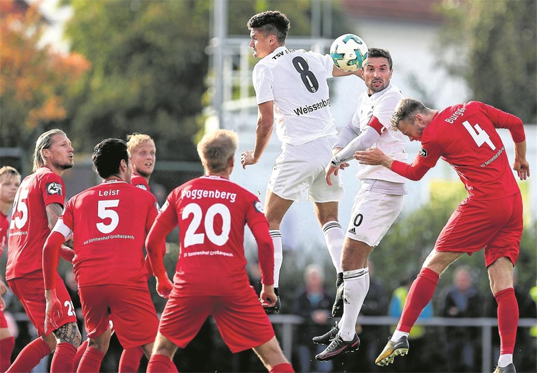 Essingen obenauf, Großaspach staunt. Eine desolate erste Halbzeit bescherte dem Drittligisten das Aus im WFV-Pokal-Achtelfinale.Foto T. Siedler