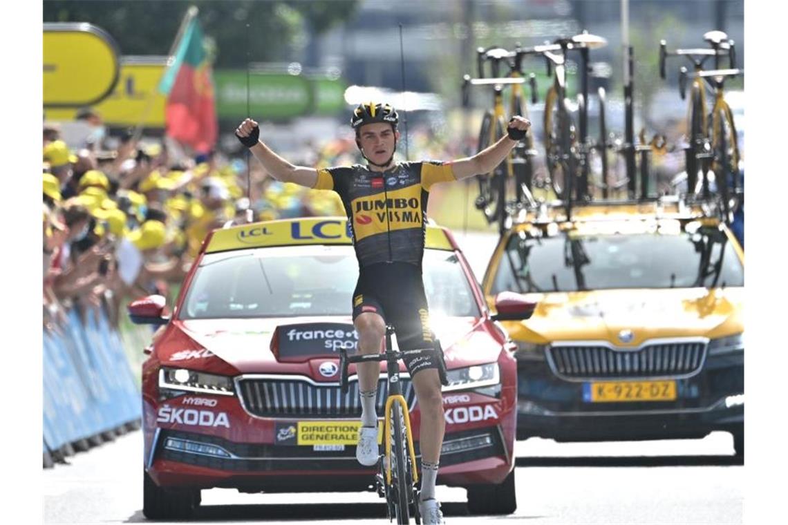 Pogacar souverän weiter vorn - Kuss gewinnt Pyrenäen-Etappe Etappensieger Sepp Kuss aus den USA vom Team Jumbo-Visma jubelt bei der Zieleinfahrt. Foto: Pete Goding/BELGA/dpa