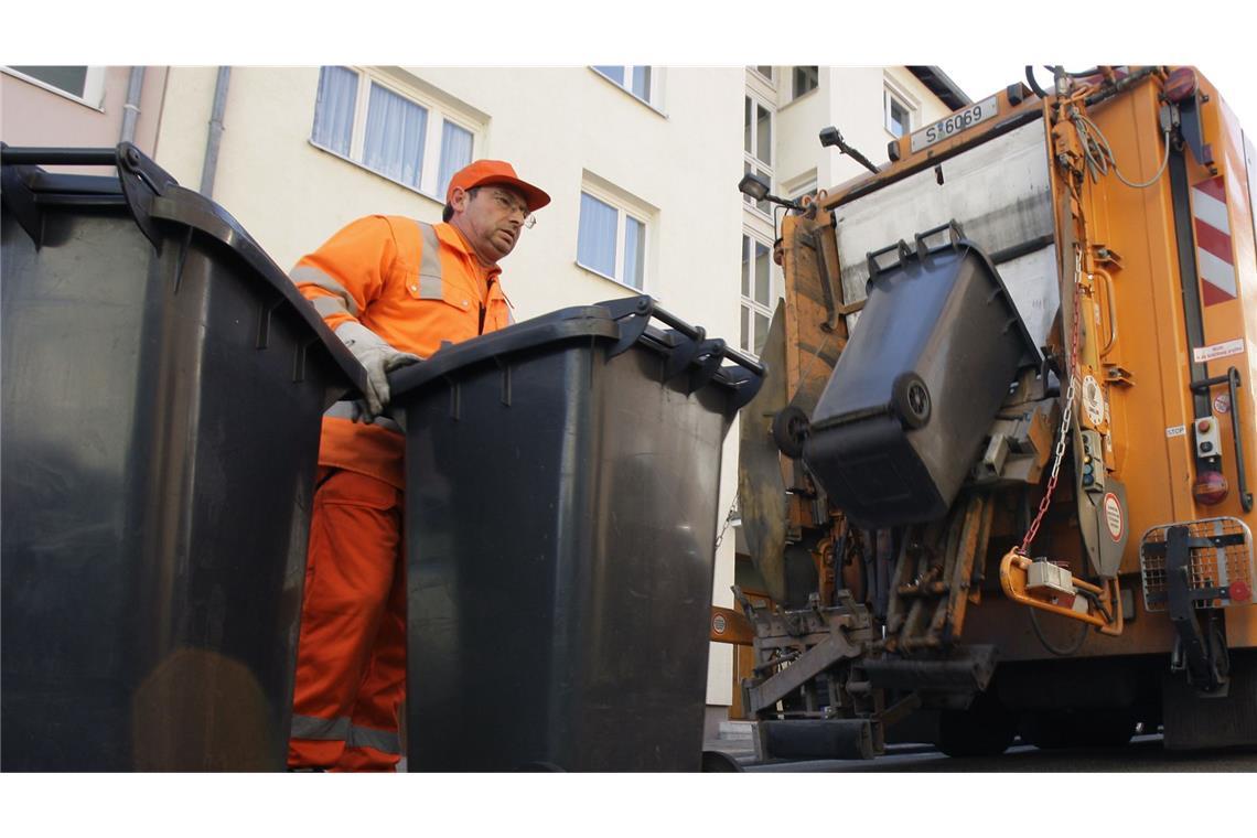 433 Kilo pro Kopf - Neuer Tiefststand bei Haushaltsabfällen Etwa 8,3 Kilo pro Woche hat jeder Deutsche im Jahr 2023 im Durchschnitt produziert. (Symbolbild)