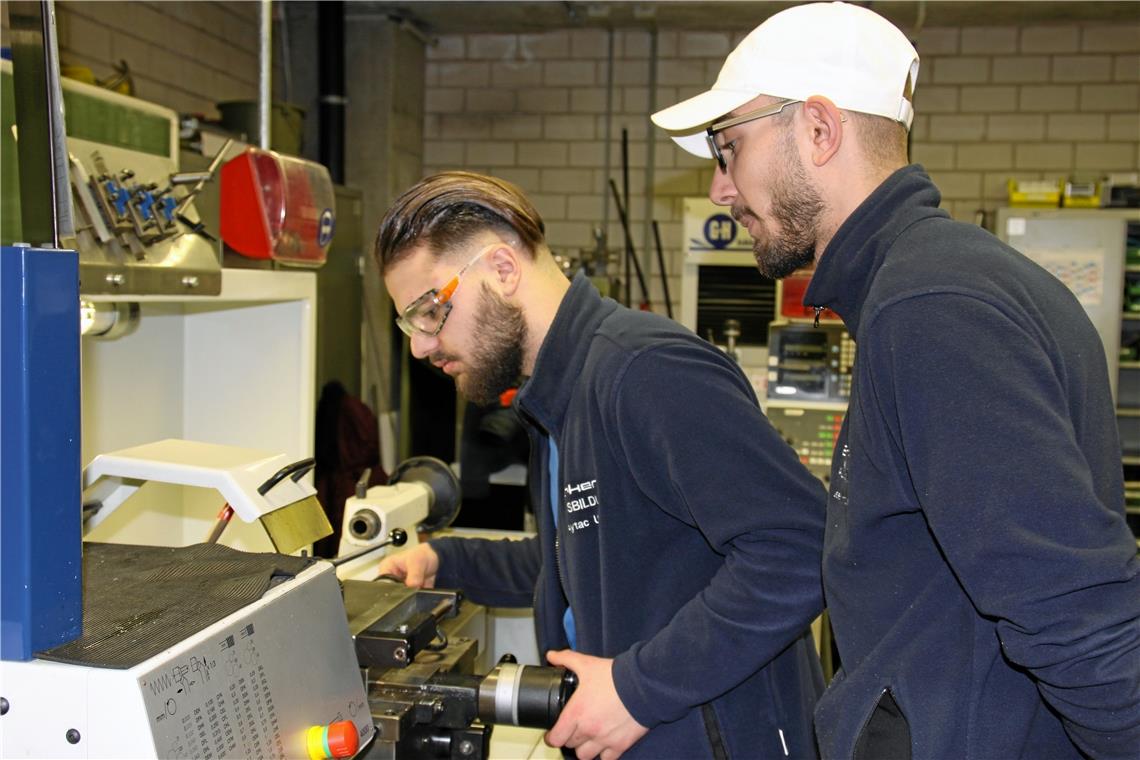 Etwa im Fachbereich Metall können sich Jugendliche ab sofort direkt an der Gewerblichen Schule Backnang bewerben. Foto: GSBK