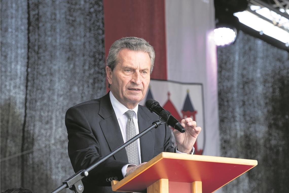 Freundschaftswerk blüht – Frieden gedeiht EU-Kommissar Oettinger spricht beim Festakt.