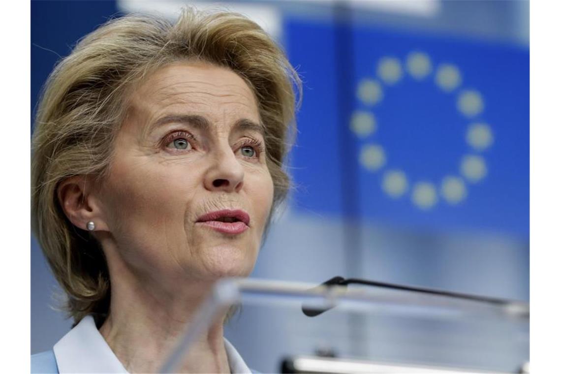 Mega-EU-Finanzpaket nimmt erste Hürde EU-Kommissionspräsidentin Ursula von der Leyen: Im Kampf gegen die Corona-Wirtschaftskrise haben sich die EU-Staaten auf das größte Haushalts- und Finanzpaket ihrer Geschichte geeinigt. Foto: Stephanie Lecocq/EPA Pool/AP/dpa