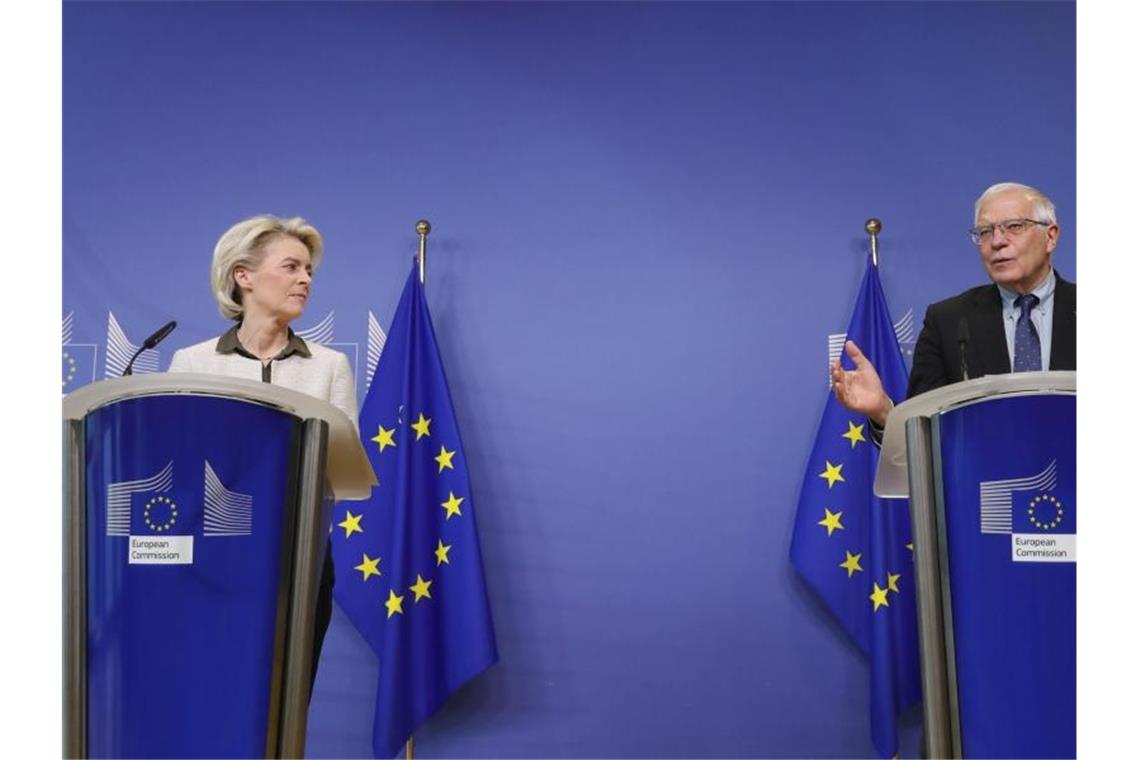 Auch USA belegen russische Zentralbank mit Sanktionen EU-Kommissionspräsidentin Ursula von der Leyen und EU-Chefdiplomat Josep Borrell haben Sanktionen gegen Russland angekündigt. Foto: Stephanie Lecocq/Pool EPA/AP/dpa