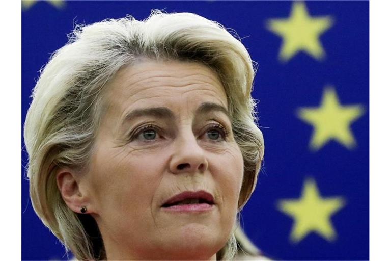 EU-Kommissionspräsidentin Ursula von der Leyen will das polnische Urteil zum Status von EU-Recht analysieren lassen. Foto: Yves Herman/Pool Reuters via AP/dpa