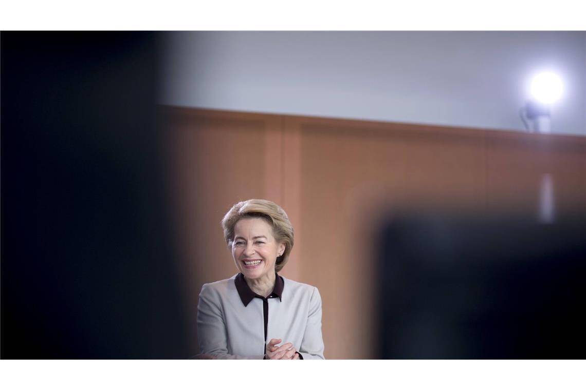Deal im Zollstreit? Von der Leyen lobt Austausch mit Trump EU-Kommissionspräsidentin Von der Leyen lobt Austausch mit Trump. (Archivbild)