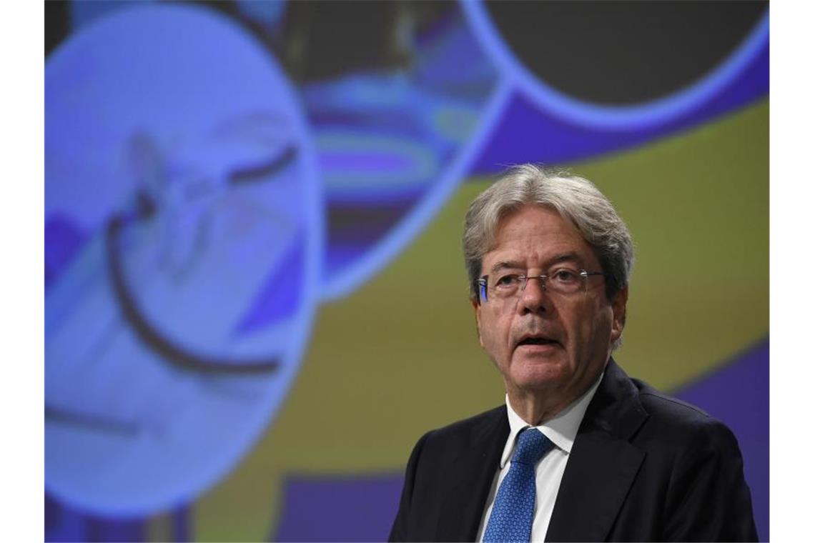 EU-Kommission: Schuldenregeln bleiben auch 2021 außer Kraft EU-Wirtschaftskommissar Paolo Gentiloni: „Wir müssen die europäische Wirtschaft durch diese rauen und unbekannten Gewässer lotsen.“. Foto: John Thys/AFP Pool/dpa