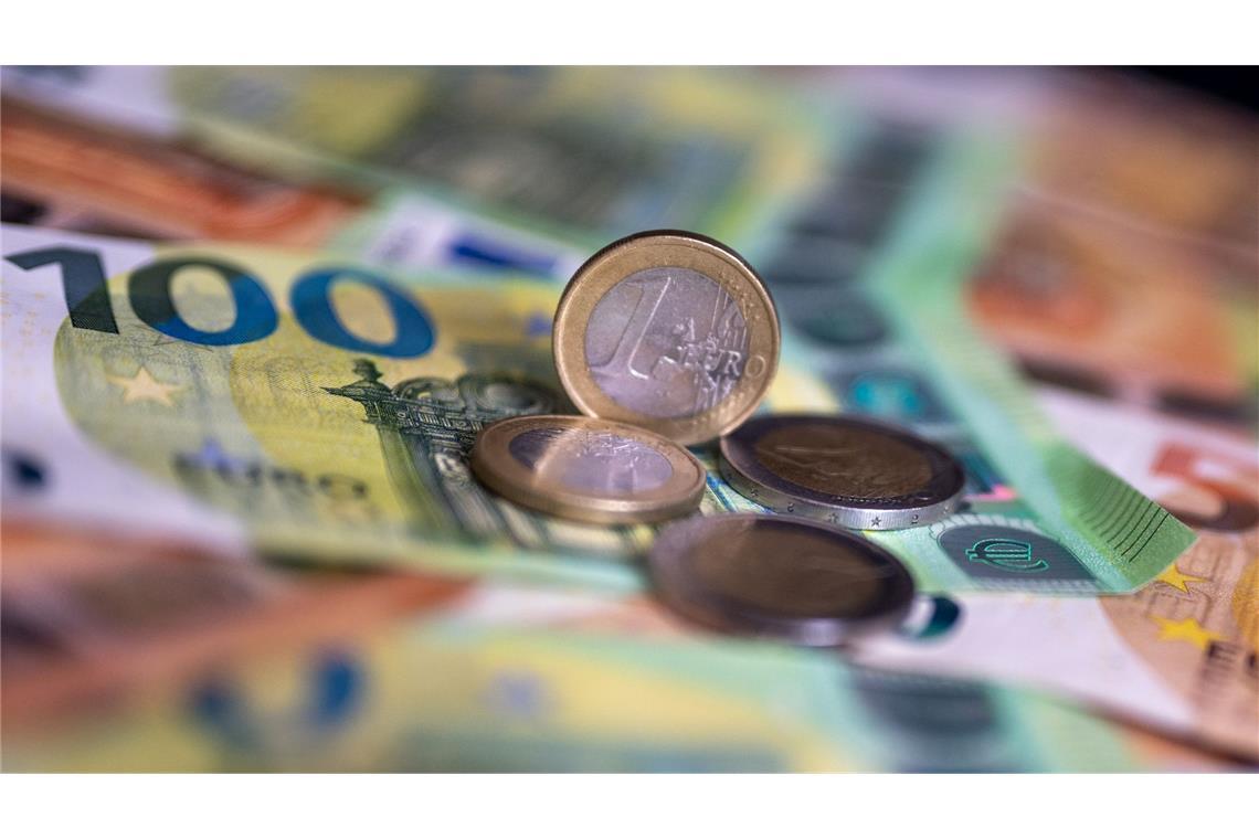 Euro-Scheine und -Münzen: Die Inflation geht zurück.