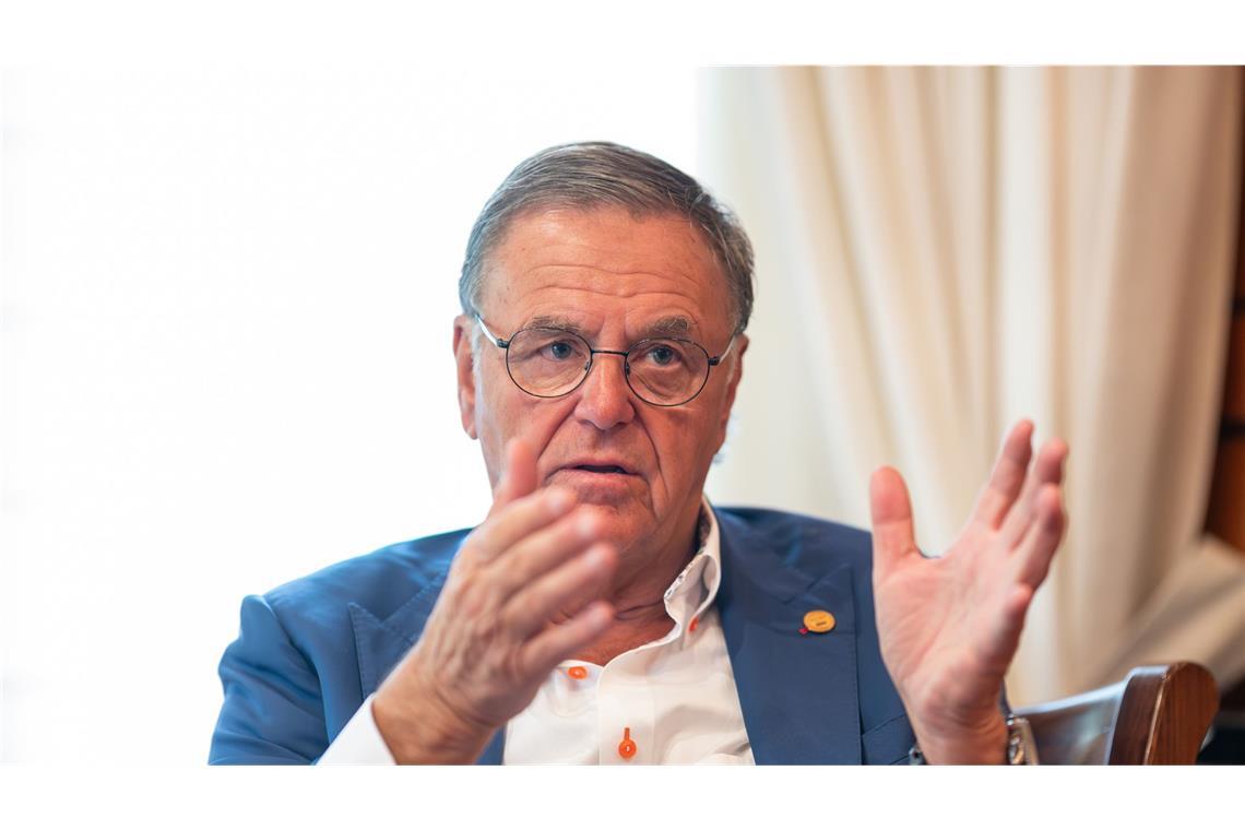 Europa-Park-Gründer Roland Mack wirbt für einen offenen Austausch mit der AfD.