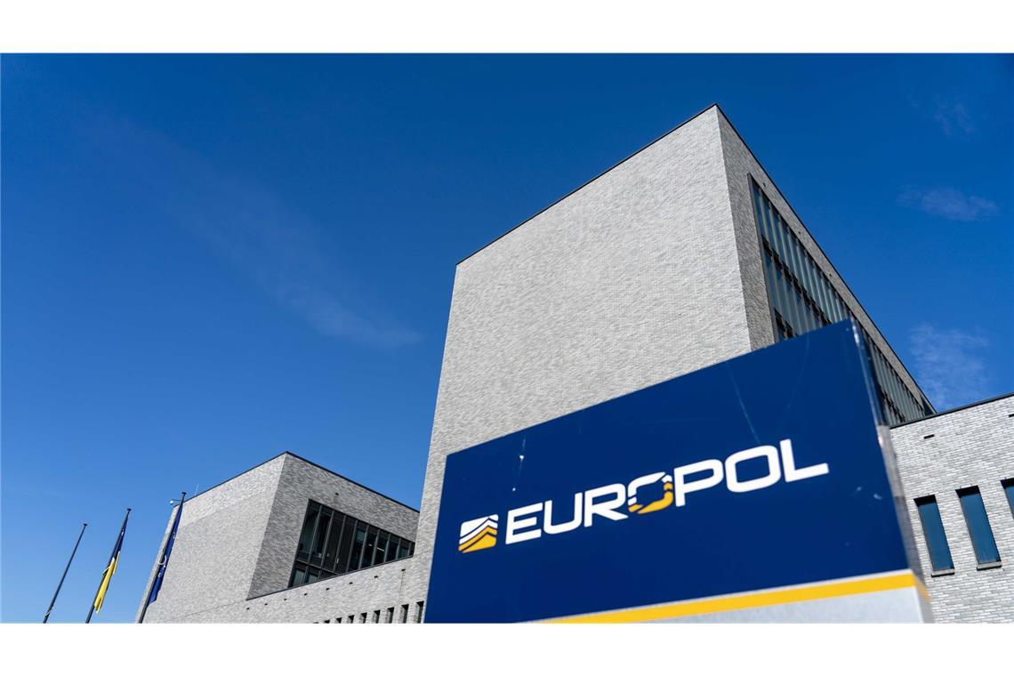 Europol hat den bislang „größten Einsatz aller Zeiten“ gegen den Handel mit synthetischen Drogen gemeldet.