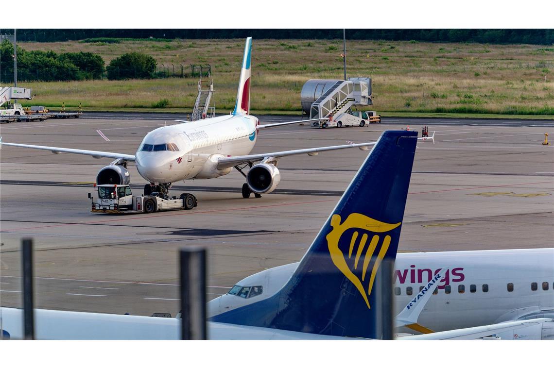 Eurowings und Ryanair bieten Direktflüge von deutschen Flughäfen an.