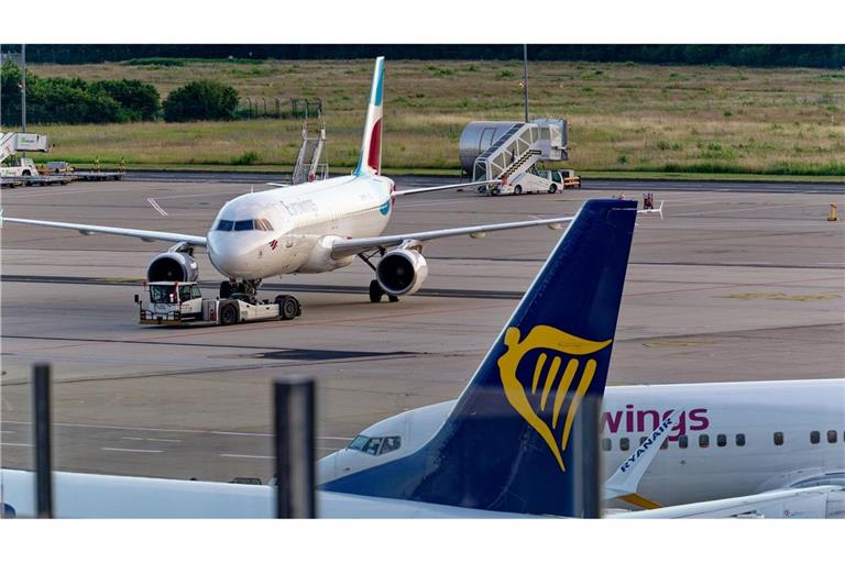 Eurowings und Ryanair bieten Direktflüge von deutschen Flughäfen an.