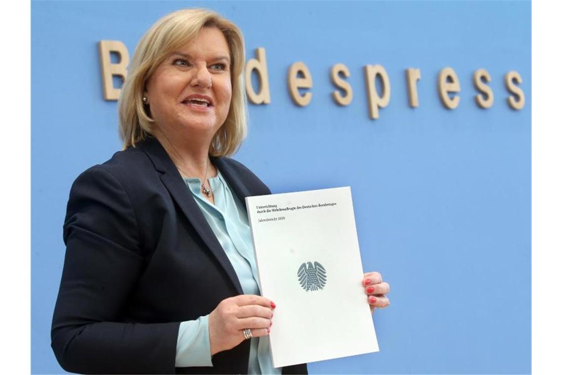 Wehrbeauftragte kritisiert Aufklärung der Vorfälle im KSK Eva Högl, Wehrbeauftragte des Bundestags, stellt vor der Bundespressekonferrenz ihren ersten Jahresbericht zur Lage der Bundeswehr vor. Foto: Wolfgang Kumm/dpa