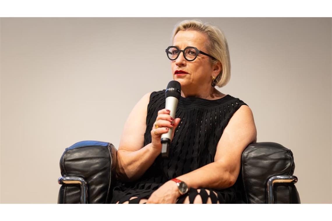Eva-Maria Seng, Rektorin der Staatlichen Akademie der Bildenden Künste Stuttgart, unterstrich beim „Über Kunst“-Gespräch die besondere Qualität der Akademie als Raum offener Diskurse. Diese Qualität, so Seng, gelte es zu sichern.