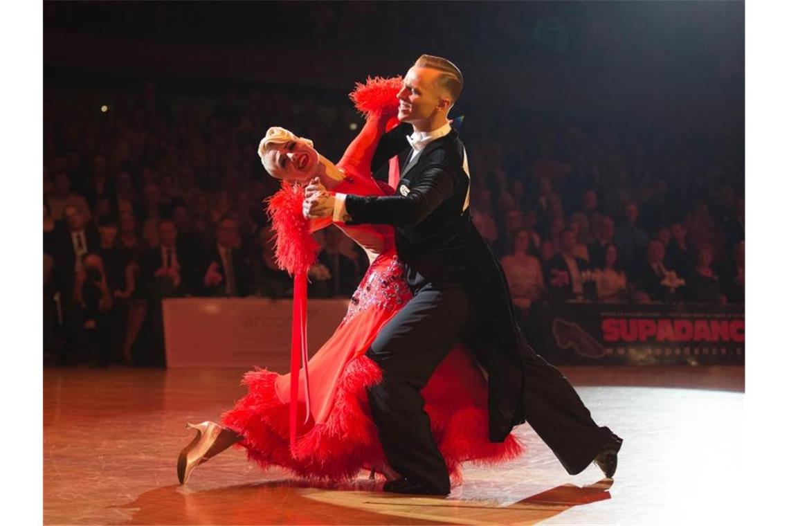 Evaldas Sodeika und Ieva Zukauskaite tanzen bei den 33. German Open Championships (GOC). Foto: Catherine Simon/dpa/Archivbild