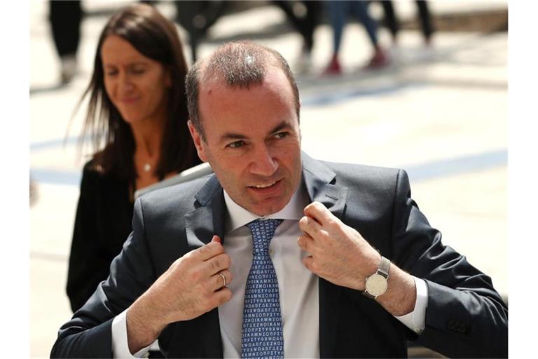 EVP-Spitzenkandidat Manfred Weber trifft beim EU-Sondergipfel in Brüssel ein. Foto: Francisco Seco/AP