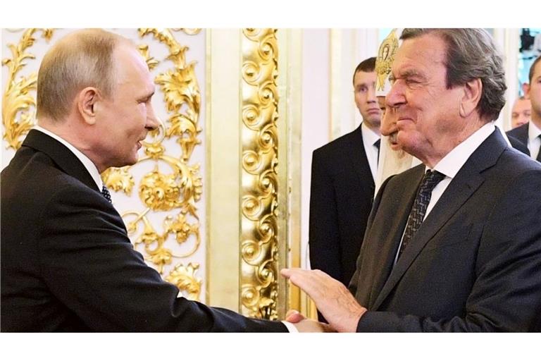 Ex-Bundeskanzler Gerhard Schröder und Kremlchef Wladimir Putin hatten nach russischen Angaben ein Vieraugengespräch. (Archivbild)