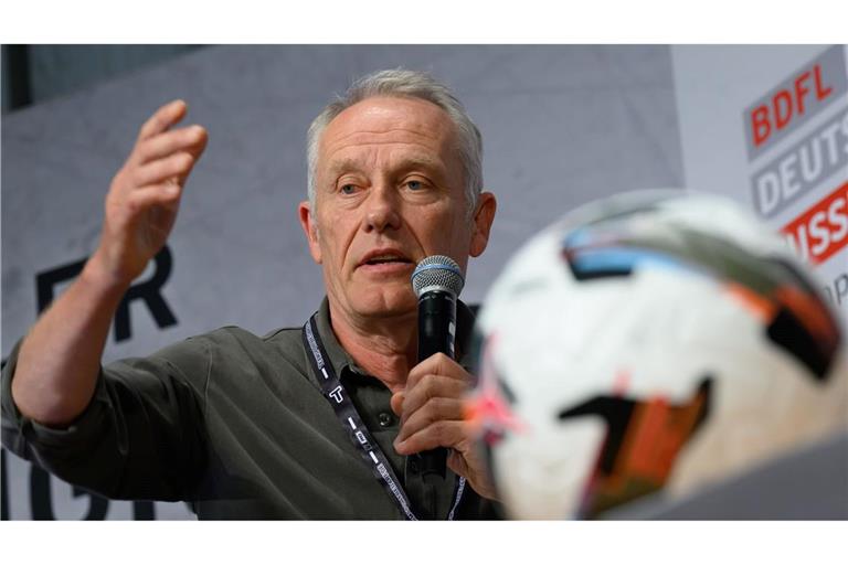 Ex-Bundesliga-Trainer Christian Streich mit einem Plädoyer für Nachwuchsfußballer.