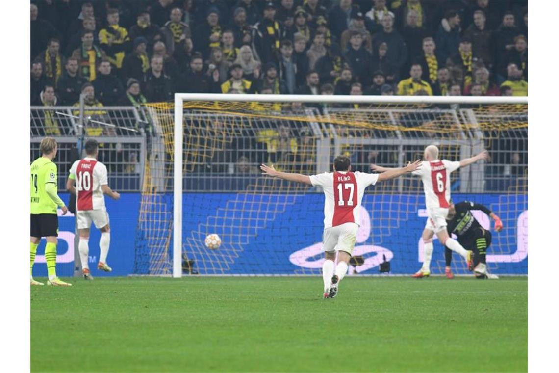 Ajax trifft spät beim BVB: Heimpleite nach Hummels-Rot Ex-Eintracht-Profi Sebastien Haller sorgte für den Siegtreffer für die Gäste aus Amsterdam. Foto: Bernd Thissen/dpa