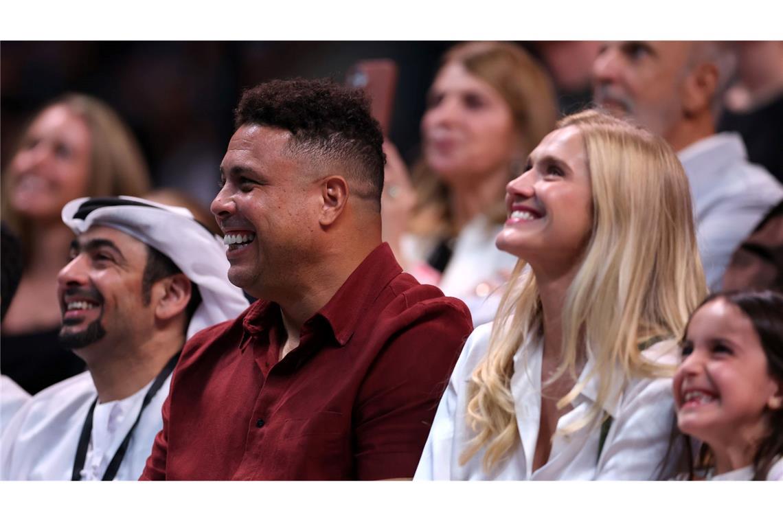 Ex-Fußballstar Ronaldo (Mitte) fühlte sich gut unterhalten