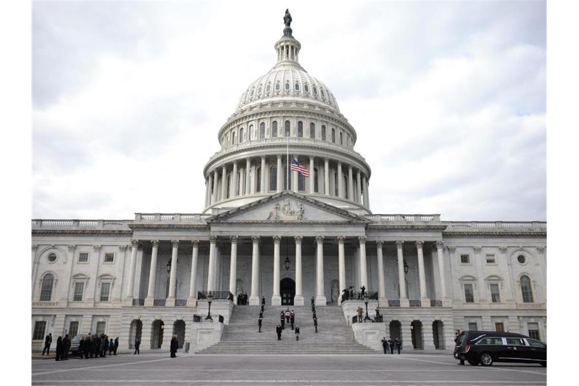 US-Gremium fordert einige geheime Dokumente nicht an Ex-Präsident Trump will die Herausgabe von Dokumenten verhindern. Foto: Anna Moneymaker/Pool Getty Images North America/AP/dpa
