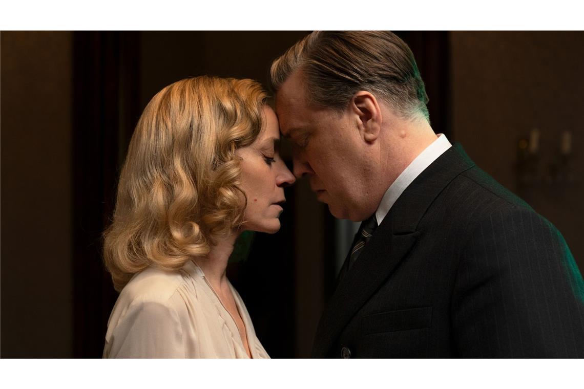 Ex-Schauspielerin Marleen Baumann (Jeanette Hain) und Gestapomann Buback (Nicholas Ofczarek) suchen einen Weg, dem Kriegschaos zu entkommen.