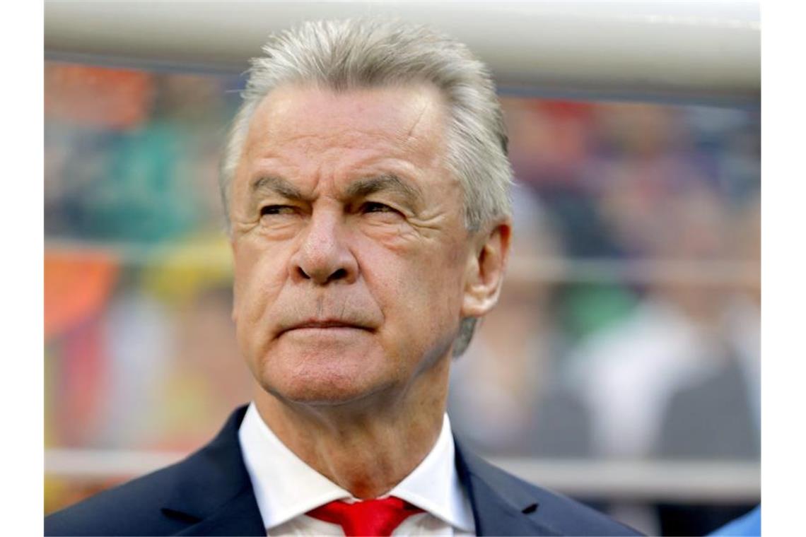 Ex-Trainer Ottmar Hitzfeld gratuliert dem BVB zur Rückholaktion von Mats Hummels. Foto: Robert Ghement/EPA