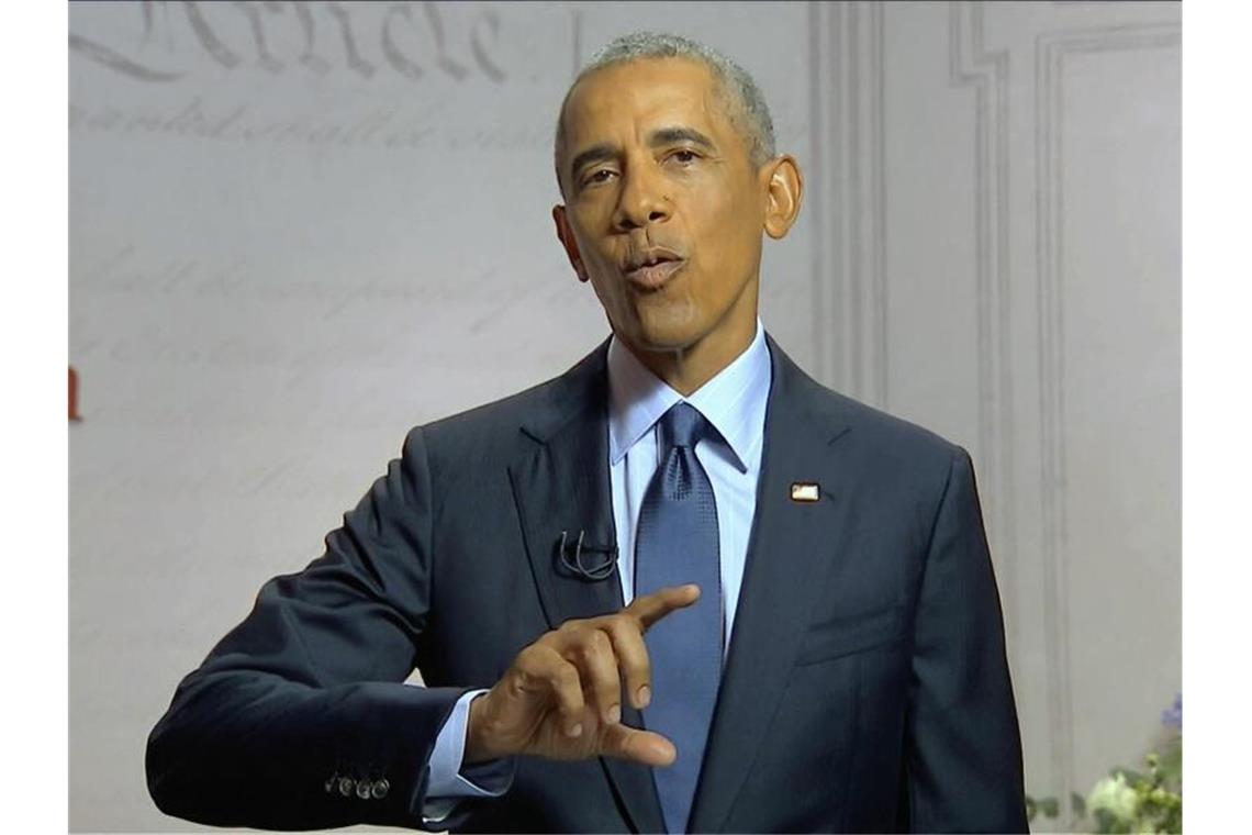 Obama rechnet mit Trump ab - Harris offiziell nominiert Ex-US-Präsident Barack Obama greift während des Parteitages der US-Demokraten Donald Trump an. Foto: Uncredited/Democratic National Convention/AP/dpa