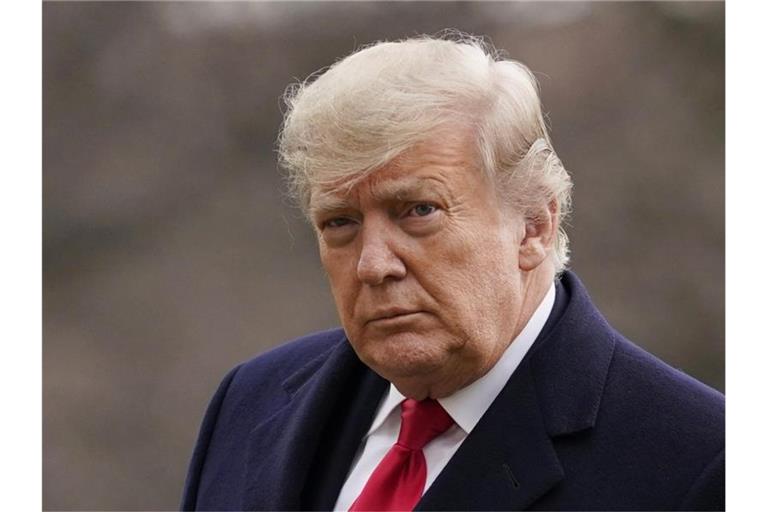 Ex-US-Präsident Donald Trump auf dem Südrasen des Weißen Hauses in Washington. Foto: Evan Vucci/AP/dpa