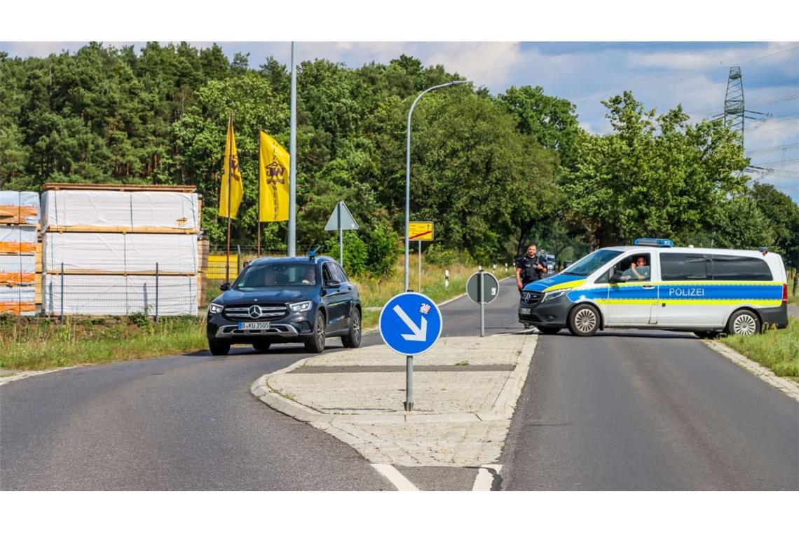 Experten des Landeskriminalamts ermitteln am Umspannwerk in Preilack.