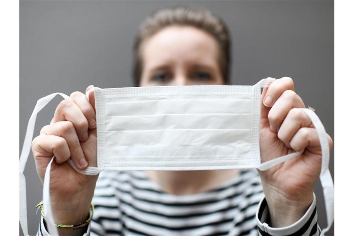 Vier Coronavirusfälle in Deutschland Experten halten den Kauf von Schutzmasken gegen den Coronavirus für unsinnig. Foto: Hans Klaus Techt/APA/dpa