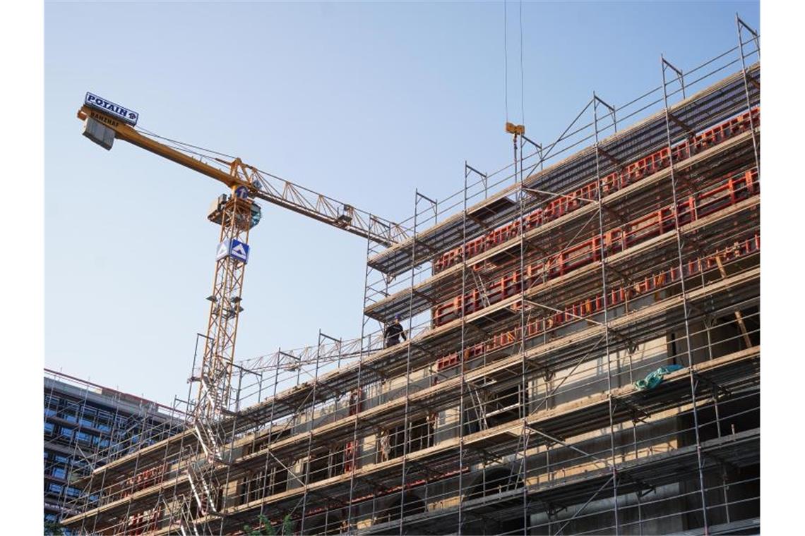 Prognose: Immobilienpreise werden noch schneller steigen Experten rechnen auf dem Immobilienmarkt mit weiter steigenden Preisen. Foto: Jörg Carstensen/dpa