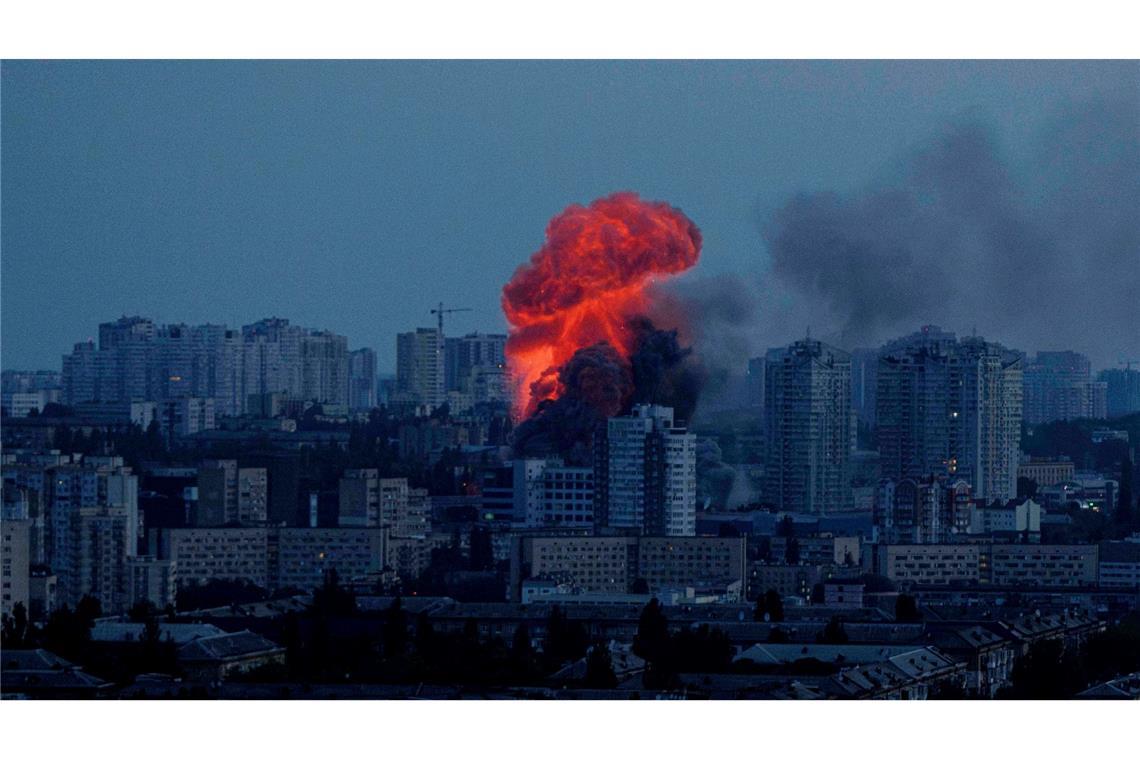 Bilder des Tages Explosion nach russischem Luftangriff auf Kiew, Ukraine.