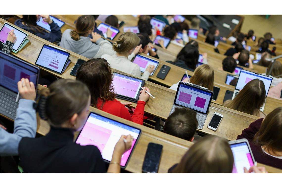 EY-Umfrage: Jobsicherheit bei Studierenden besonders wichtig. (Symbolbild)