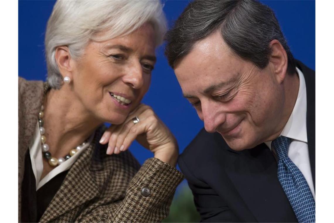 EZB-Chef Mario Draghi und seine Nachfolgerin Christine Lagarde. Foto: Ian Langsdon/epa/dpa