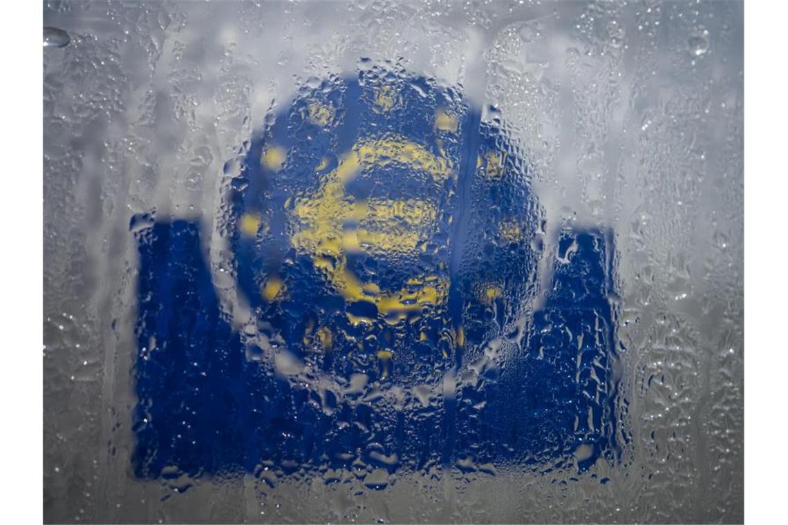 EZB-Präsidentin Christine Lagarde hat einen massiven wirtschaftlichen Einbruch prognostiziert. Foto: Frank Rumpenhorst/dpa