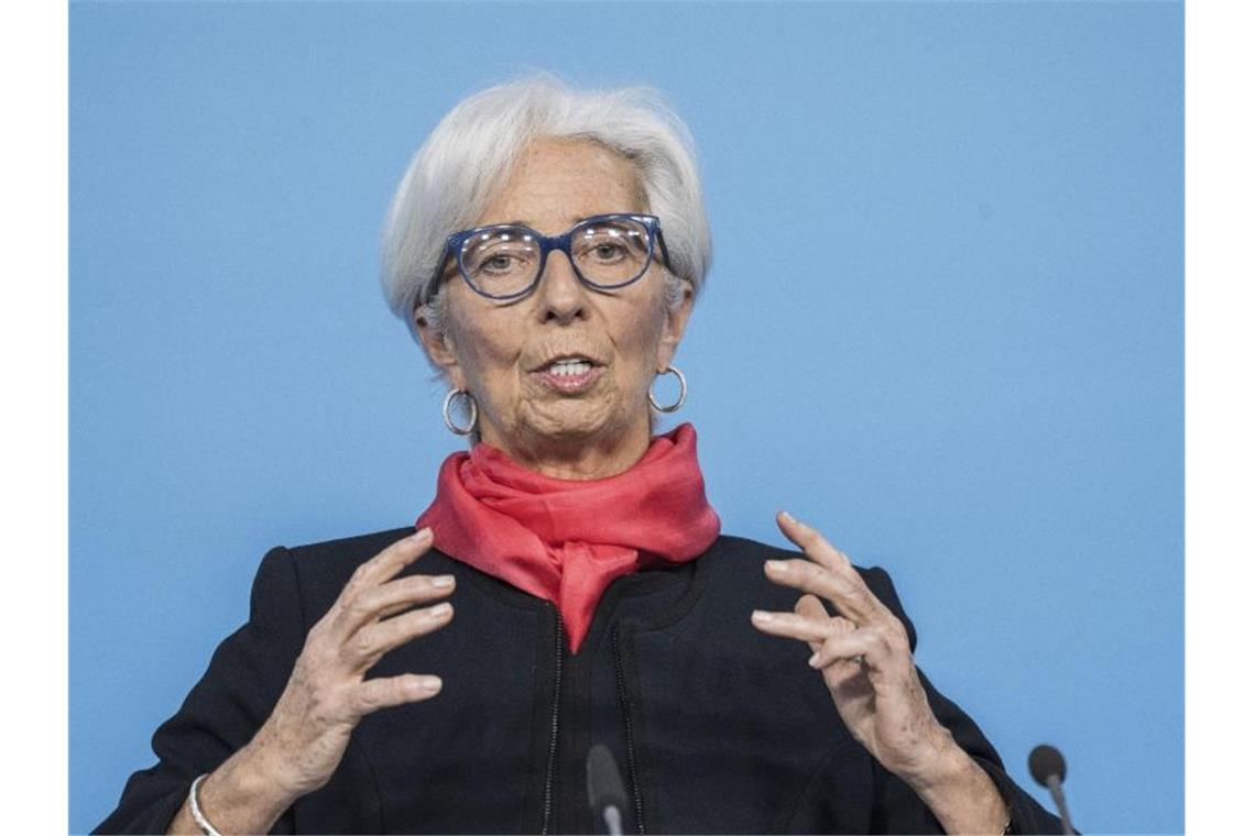 Lagarde will berühmte Personen aus Europa auf Euro-Scheinen EZB-Präsidentin Christine Lagarde hat vorgeschlagen, dass auf neuen Generationen von Euro-Scheinen, berühmte Persönlichkeiten aus Europa zu sehen sein sollen. Foto: Thomas Lohnes/AFP Pool/dpa