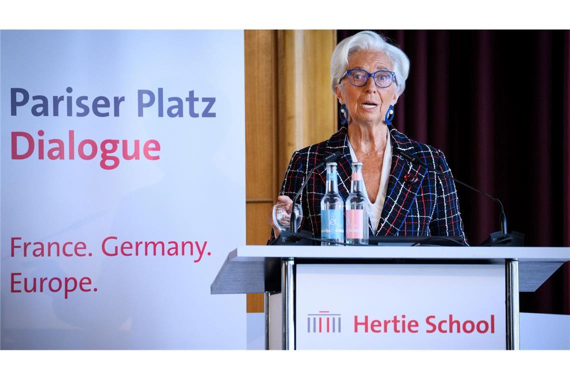 EZB-Präsidentin will stärkeren Euro als Antwort auf Trump EZB-Präsidentin Christine Lagarde sieht die Weltordnung in ihren Grundfesten erschüttert