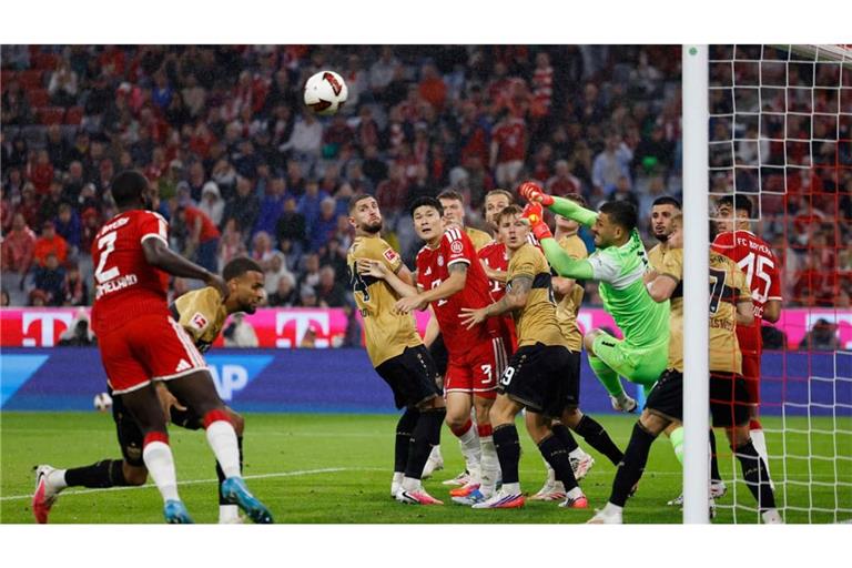 Fabian Bredlow sorgte mit mehreren Glanzparaden dafür, dass der VfB Stuttgart nicht noch schlimmer abgeschossen wurde.