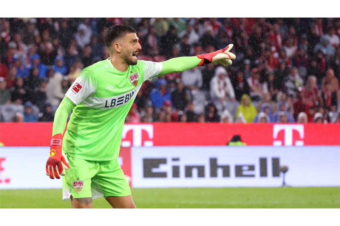 Fabian Bredlow steht im VfB-Tor.