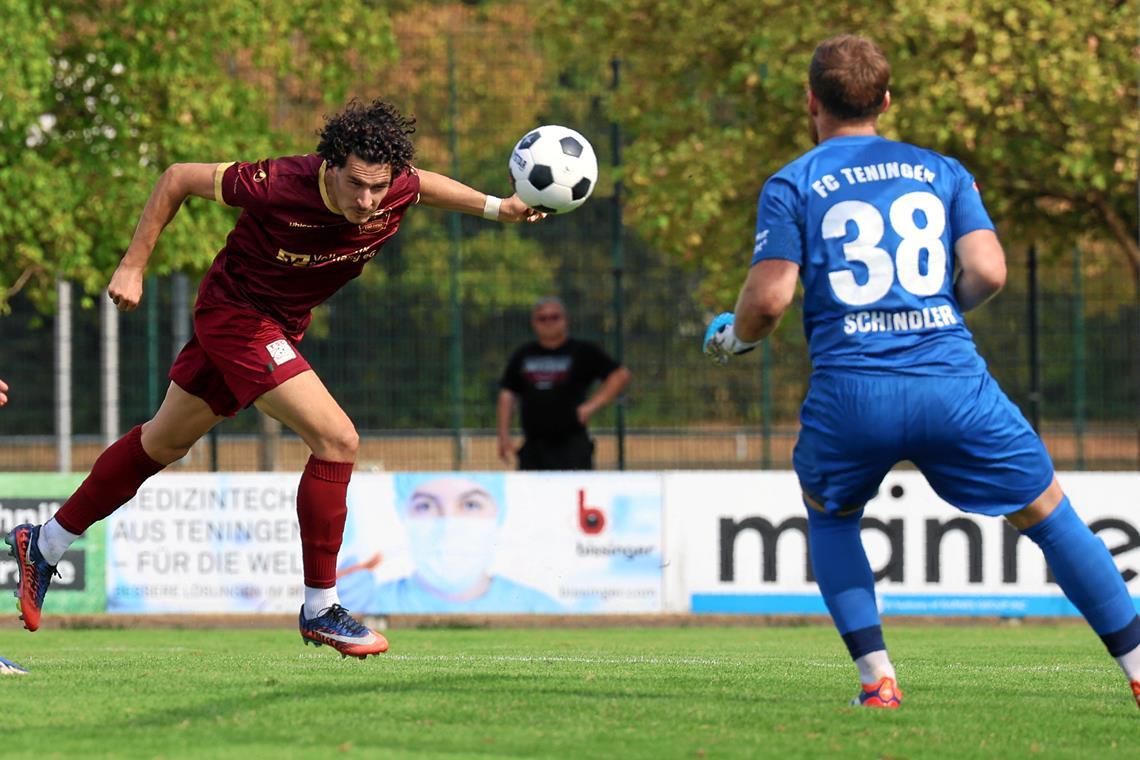 Fabijan Domic köpft das vorentscheidende 3:1 für die TSG. Foto: Alexander Hornauer