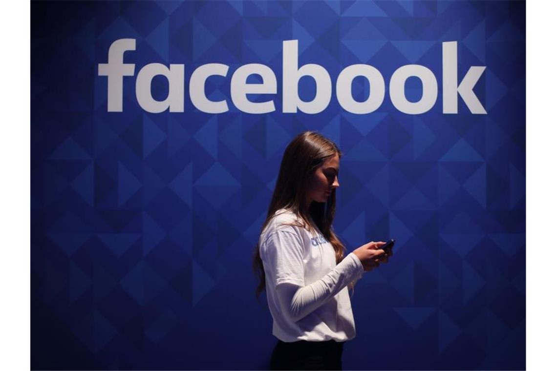 Facebook bringt seine Dating-Funktion nach einer monatelangen Verzögerung wegen Datenschutz-Bedenken nun auch in Europa an den Start. Foto: Niall Carson/PA Wire/dpa