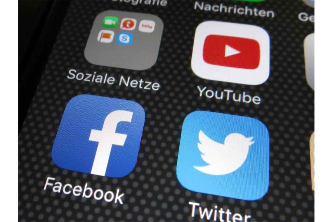 Facebook oder Youtube betonen stets, dass sie Terrorinhalte inzwischen in vielen Fällen binnen weniger Minuten löschen - und noch bevor irgendjemand sie sieht. Foto: picture alliance / Franz-Peter Tschauner/dpa