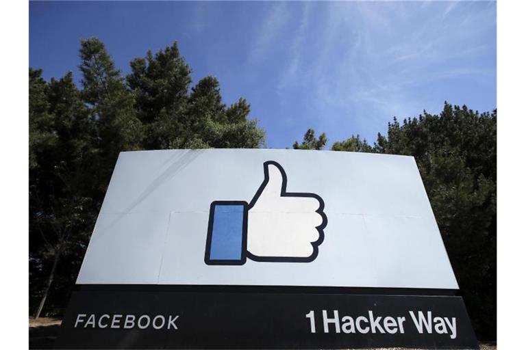 Facebook will in den kommenden fünf Jahren die virtuelle Welt „Metaverse“ aufbauen. Foto: Jeff Chiu/AP/dpa