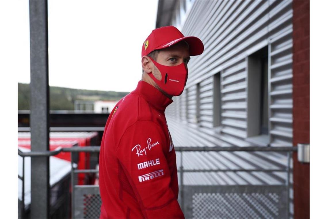 Darüber wird auch noch gesprochen im Fahrerlager Belgien Fährt diese Saison hinterher: Kann Sebastian Vettel mit Ferrari das Ruder herumreißen?. Foto: Francisco Seco/AP/dpa