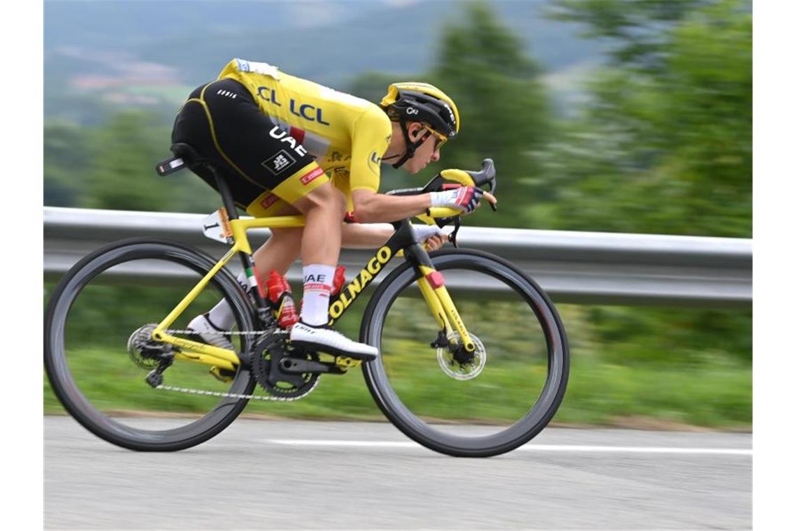 Das bringt der Tag bei der Tour de France Fährt in Gelb auf den Mont Ventoux: Tadej Pogacar. Foto: David Stockman/BELGA/dpa