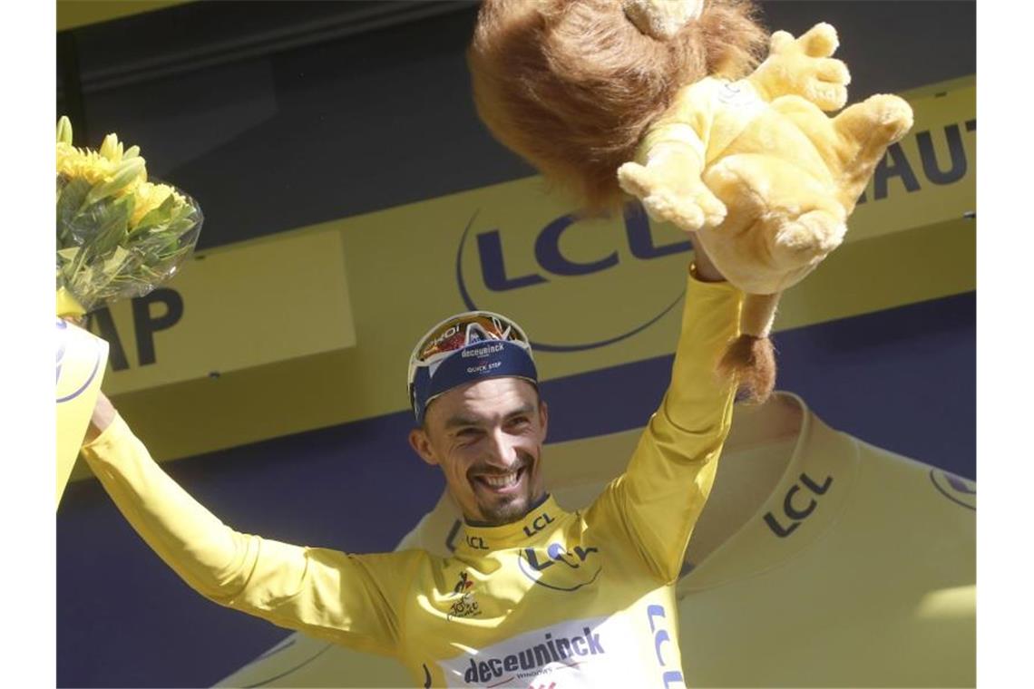 Das bringt der Tag bei der Tour de France Fährt in Gelb in die Alpen: Julian Alaphilippe. Foto: Thibault Camus/AP