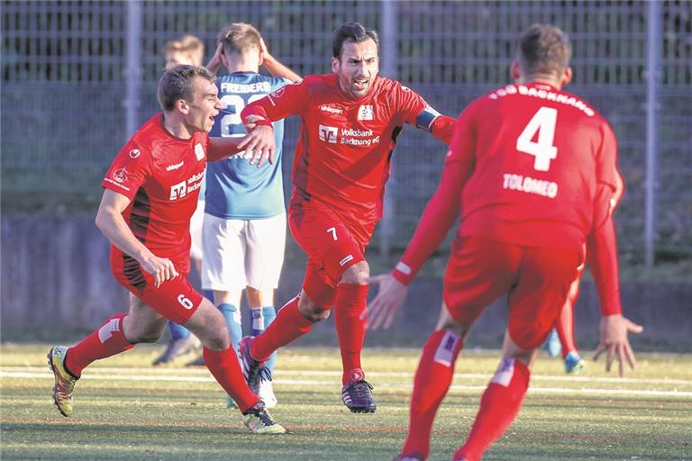 Fällt vorerst aus: TSG-Kapitän Oguzhan Biyik (Mitte).Foto: A. Becher
