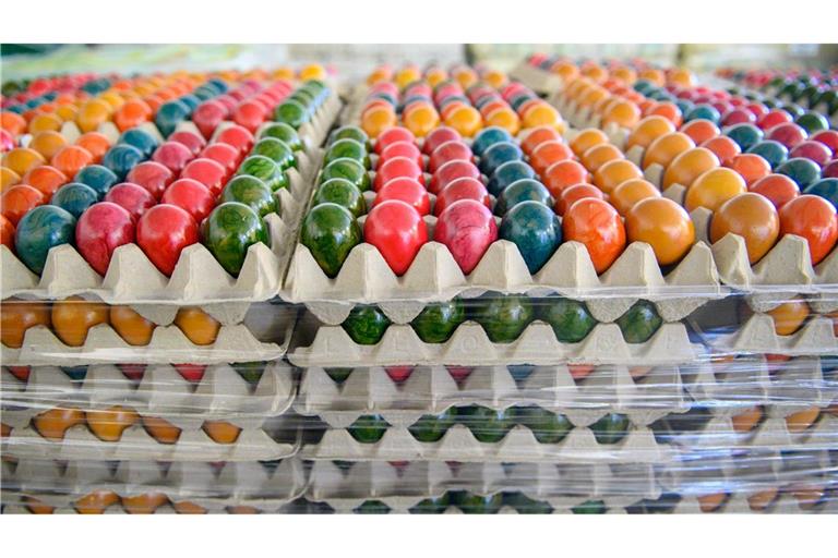 Färbereien kaufen vor Ostern viele Eier. Das verstärkt den Engpass. (Symbolbild)