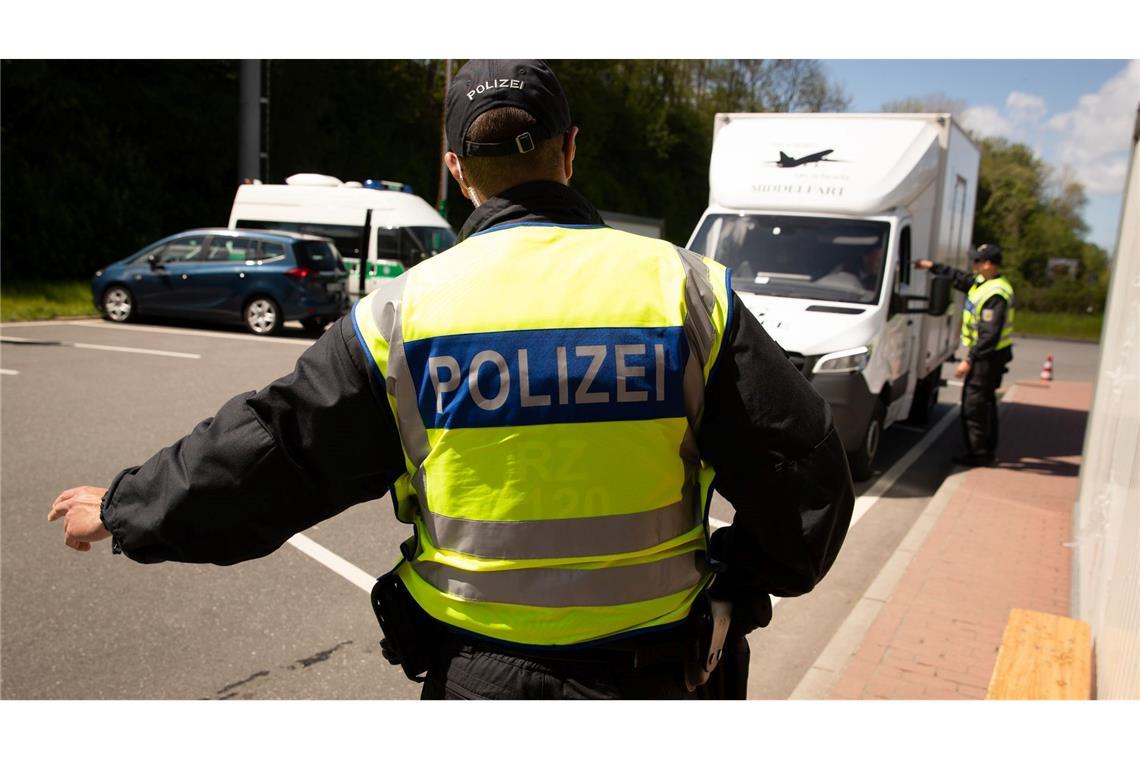Weniger Asylanträge, mehr Abschiebungen: Faeser zufrieden Faeser hat die Kontrollen an den deutschen Grenzen ausgeweitet.