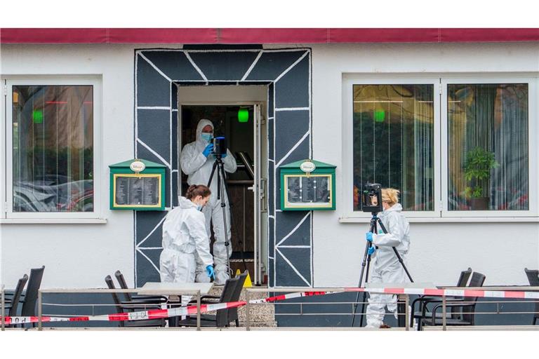 Fahnder sichern Spuren.